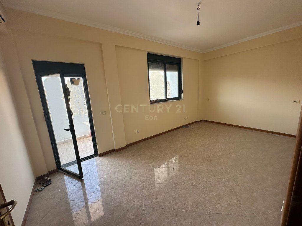 SHESIM 2 APARTAMENTE 2+1 DHE 1+1 DREJTORIA E POLICISE, DURRES !