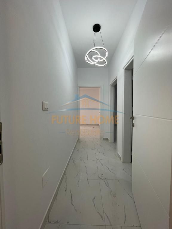 Affitto, Locale Commerciale, Comune di Parigi, Tirana. 800 €