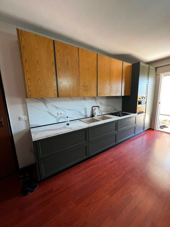 Rruga e Barrikadave, apartament 1+1 me qira
