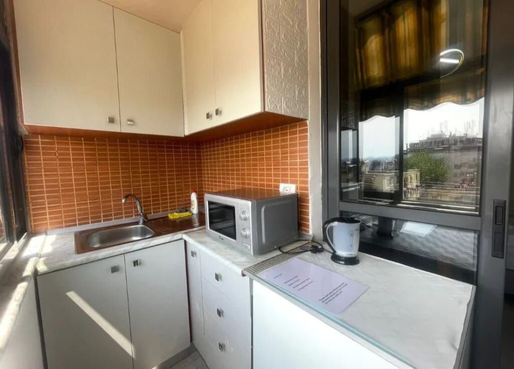 Gazoniere me ashensore,ish restorant durresi,350 mije lekw