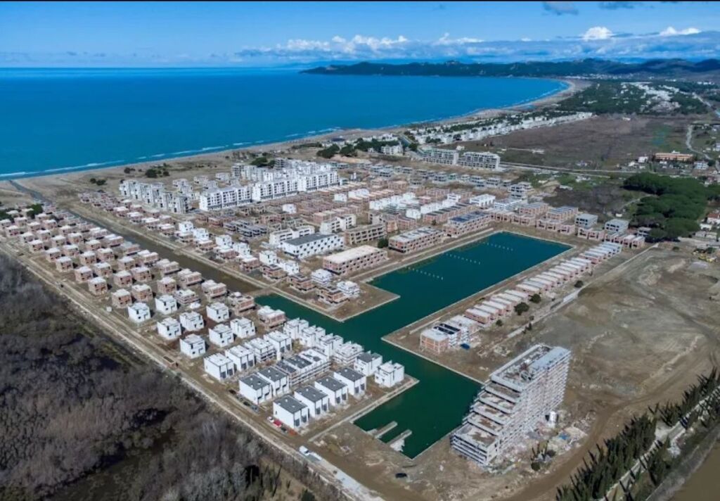 🏡 Shitet Apartament 1+1 – Gjiri i Lalzit, Turquoise Marina