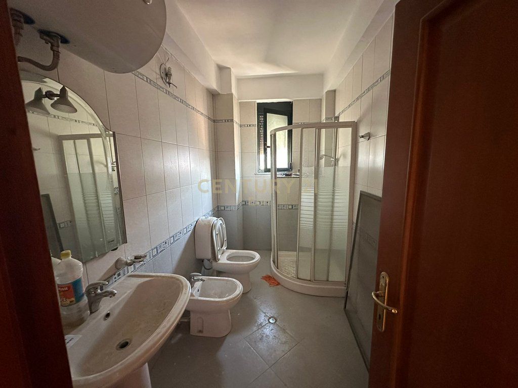 SHESIM 2 APARTAMENTE 2+1 DHE 1+1 DREJTORIA E POLICISE, DURRES !