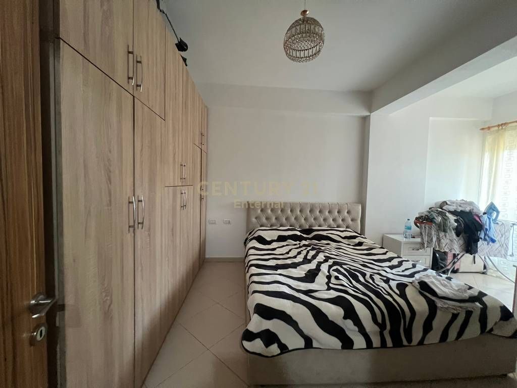 Shitet,  Apartament 2+1 , Kompleksi Golden Park, Tirane.