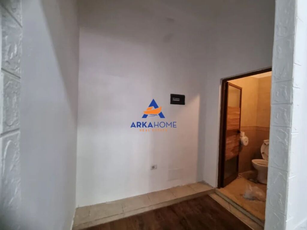 BUSINESS PREMISES FOR RENT 50M2 "MYSLYM SHYRI" 60,000 LEKE