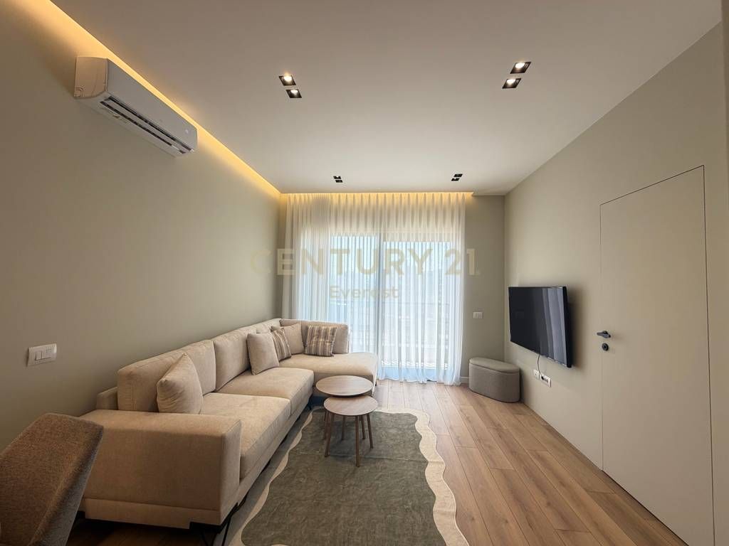 BARRICADES STREET, WE RENT 1+1 APARTMENT FOR RENT!