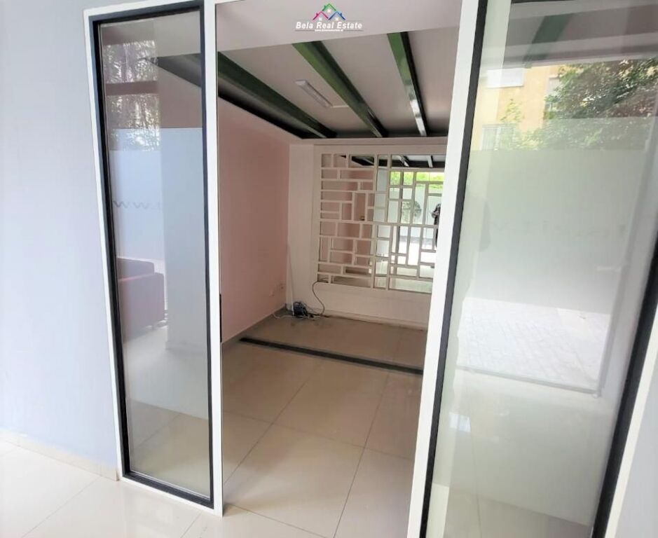 Ufficio in Affitto in Via di Kavaja (ID BZ2987) Tirana