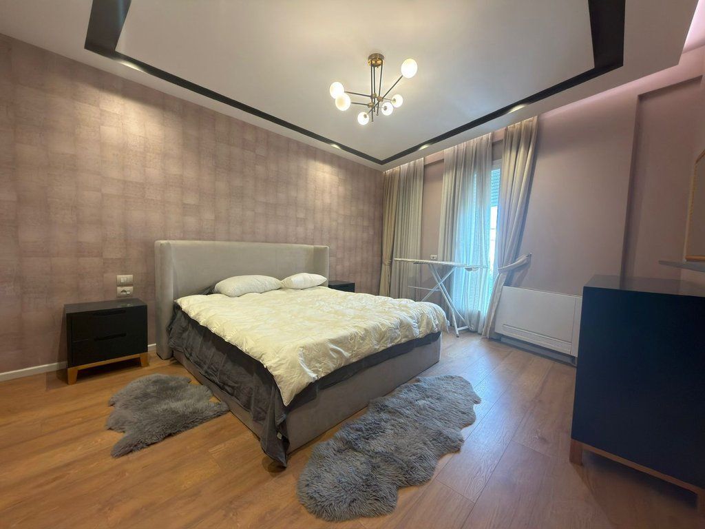 Ali Dem, Japim me qira apartament 2+1
