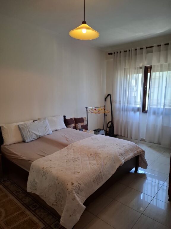 Jepet me qera 1+1 mobiluar te Komuna Parisit 55000 lek