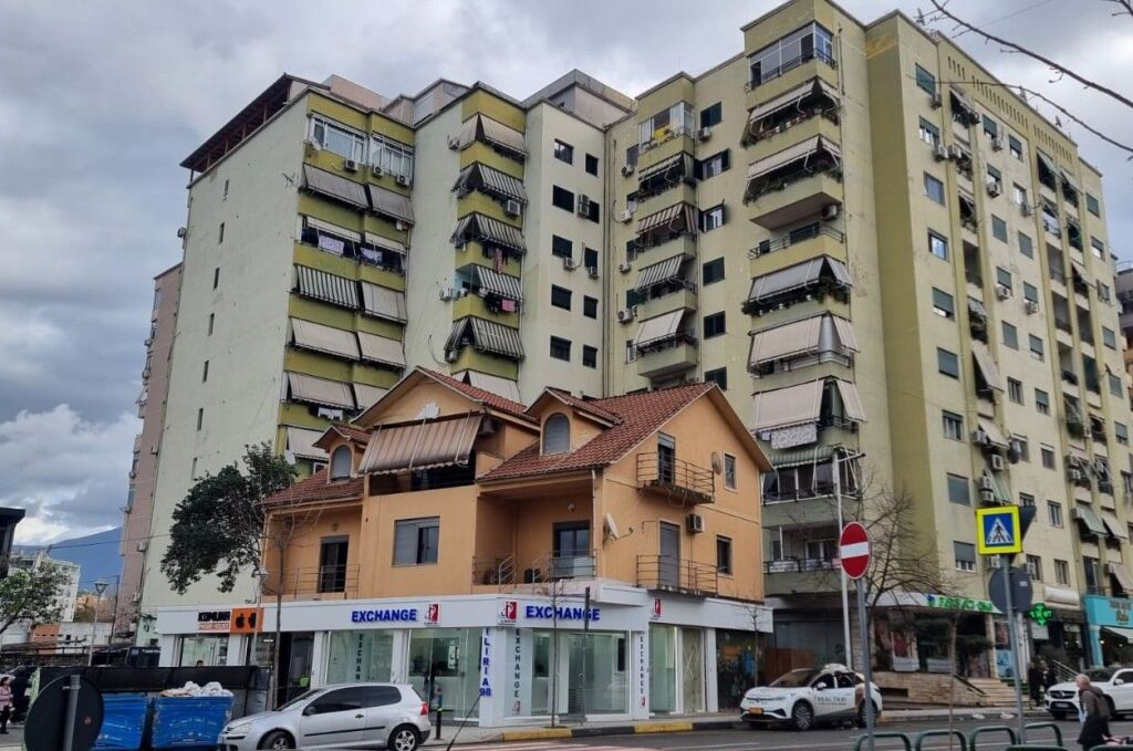 Apartament 1+1 Për Shitje në Komuna e Parisit, Rruga Muhamet Gjollesha