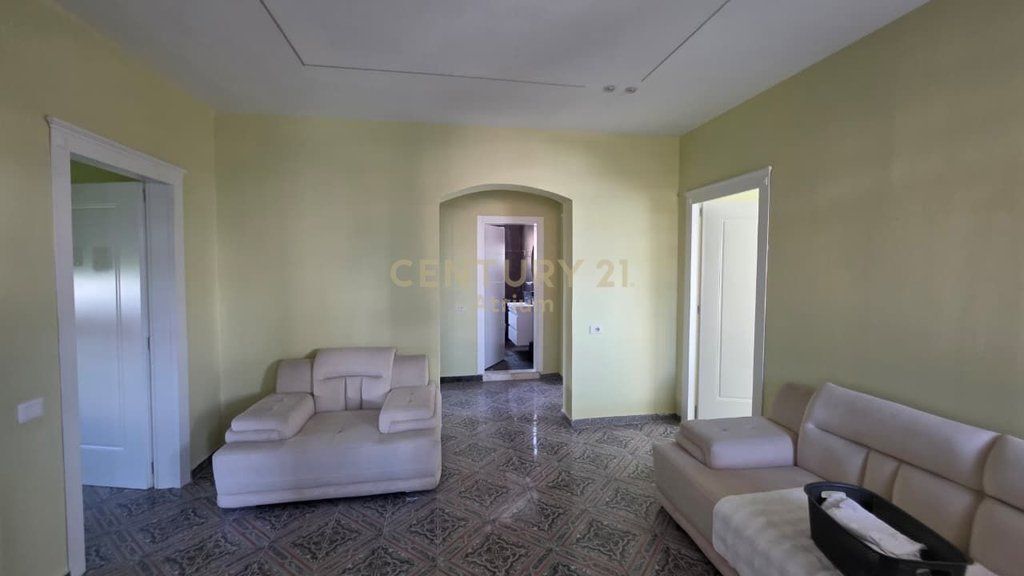 VILLA SU 3 PIANI IN AFFITTO A LAPRAKË – IDEALE PER ISTITUZIONI, CLINICHE E CENTRI EDUCATIVI! Atrium142741