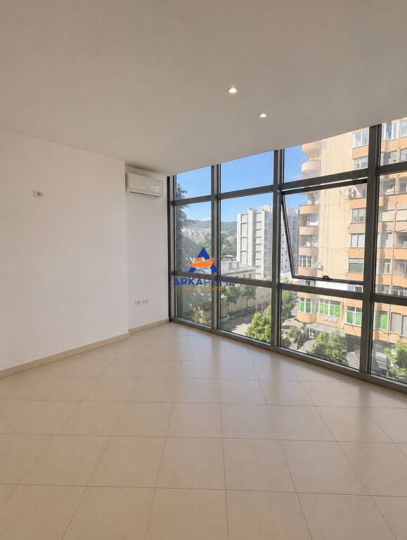 SHITET APARTAMENT 1+1+BALLKON "21 DHJETORI" 320000 EURO