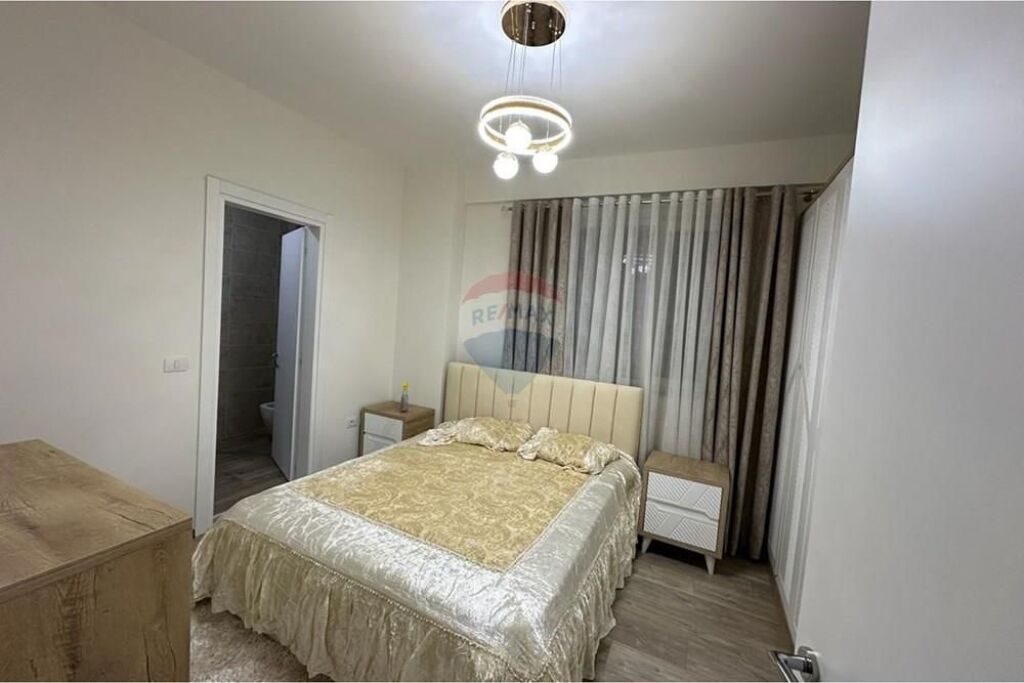 Shitet apartament 2+1 te Kompleksi FZ