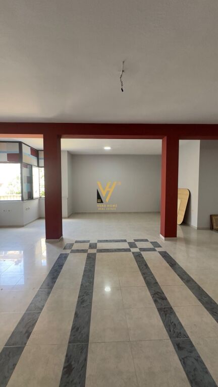 LOCALE COMMERCIALE DI 120 M2 IN AFFITTO IN VIA DURRESIT 950 EURO