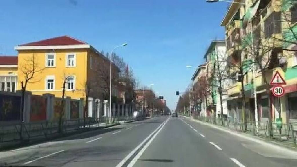 Negozio (seminterrato) in Via Durazzo