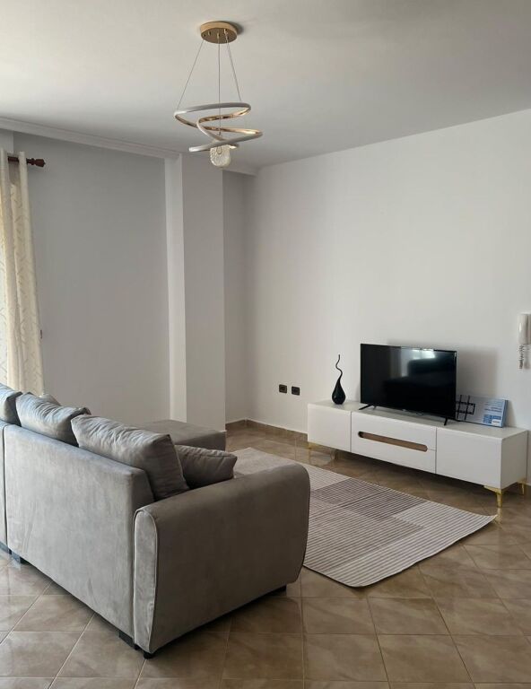 📌 Jepet me Qira Apartament 1+1 – Komuna e Parisit