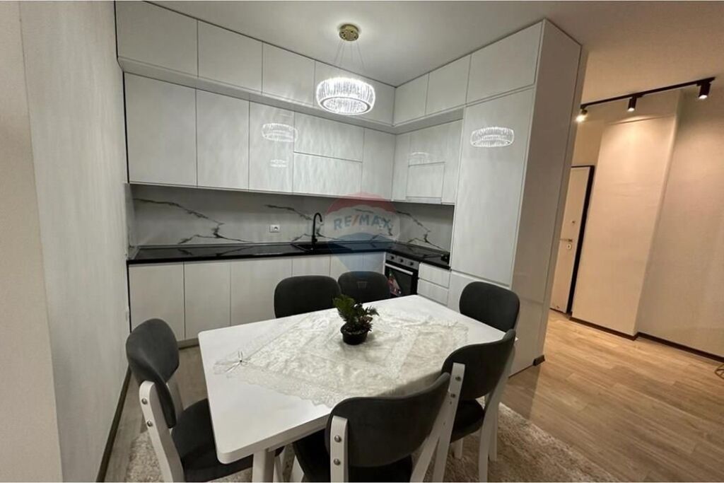 Shitet apartament 2+1 te Kompleksi FZ