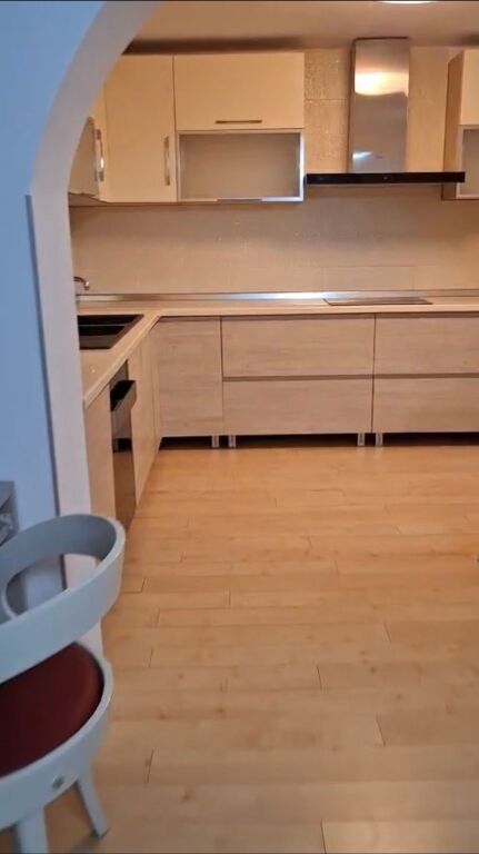 2+1, 4th floor without elevator, ballet school, 190,000 euros