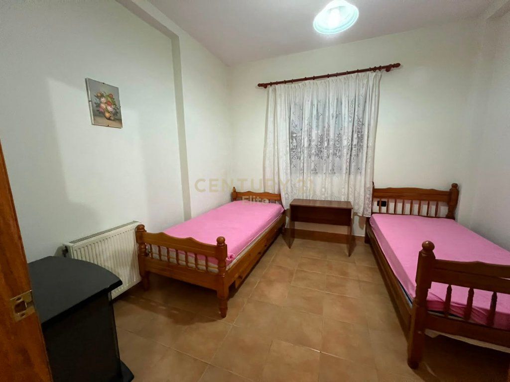 Jepet me qira apartament 2+1+2 ne Porcelan kat i dyte i nje vile! 550 € /Muaj