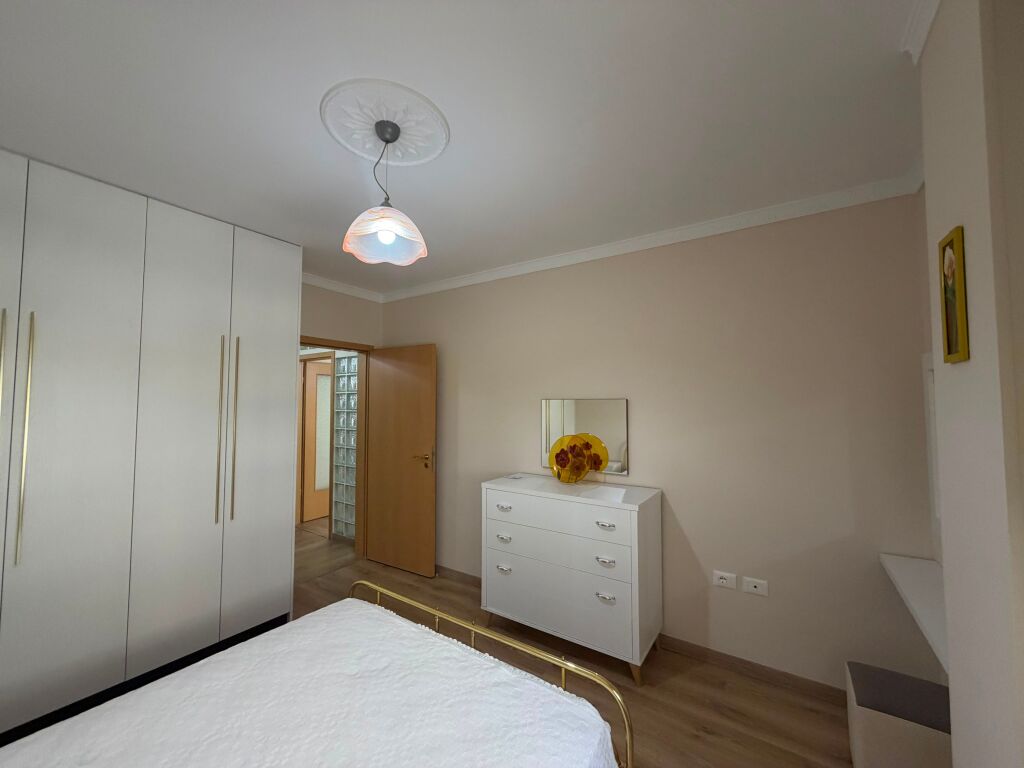 Shitet Apartament 1+1 ne Plazh