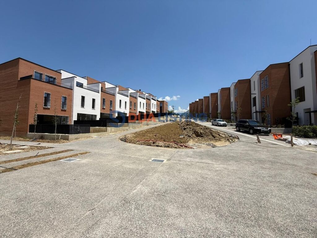 🏡 Duplex Luksoz për Shitje 📍 Rezidenca Piccadilly, TEG – Tiranë