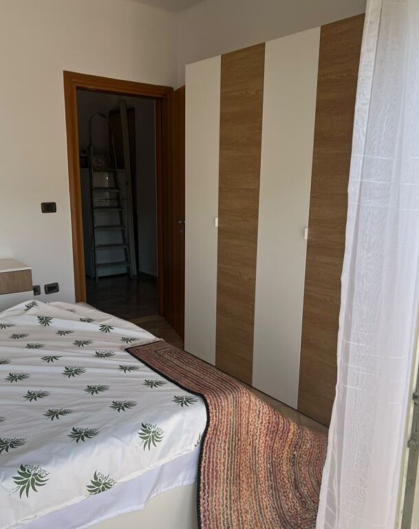 📌 Jepet me Qira Apartament 1+1 – Komuna e Parisit