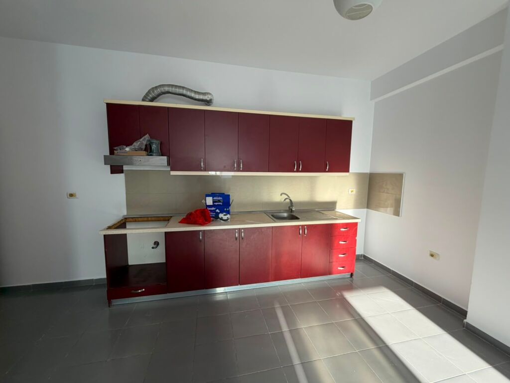 Shitet Apartament yzberisht 165.000€