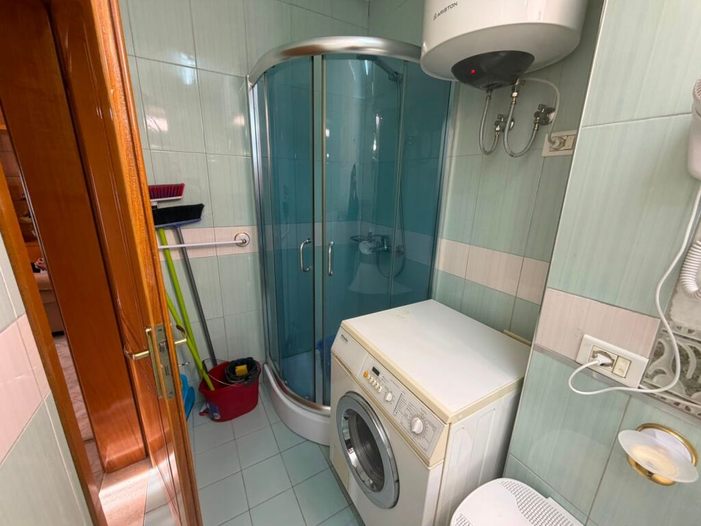 Jepet me qera 1+mobiluar ashensor Komuna Parisit  500 eu
