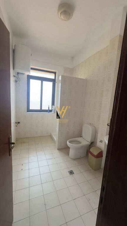 LOCALE COMMERCIALE DI 120 M2 IN AFFITTO IN VIA DURRESIT 950 EURO