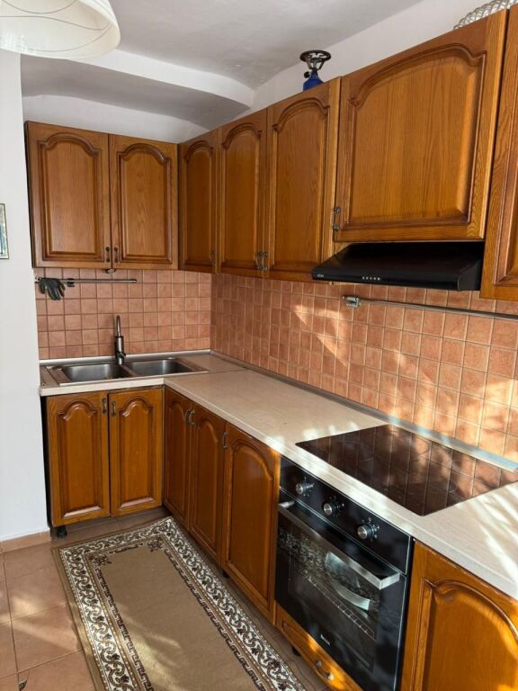 Apartament 2+1 me qira – Rruga e Kavajës !