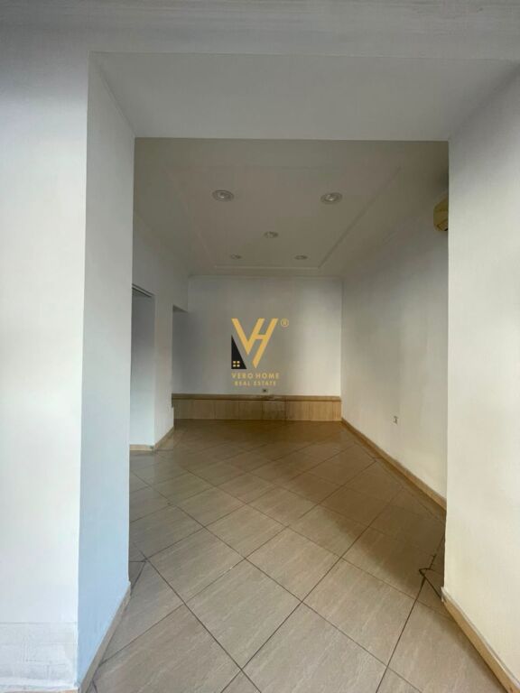 SHOP FOR RENT 30 M2 AT RR.HOXHA TAHSIM 40,000 LEKE