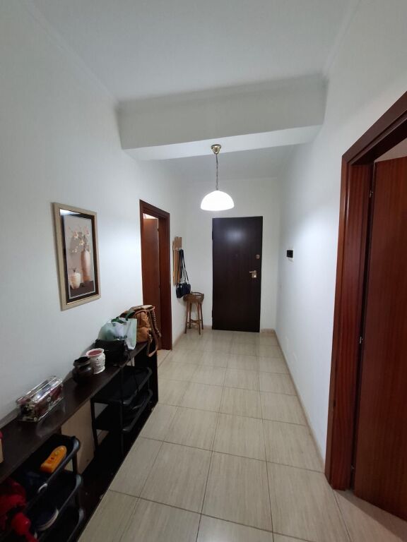 Jepet me qera 1+1 mobiluar te Komuna Parisit 55000 lek