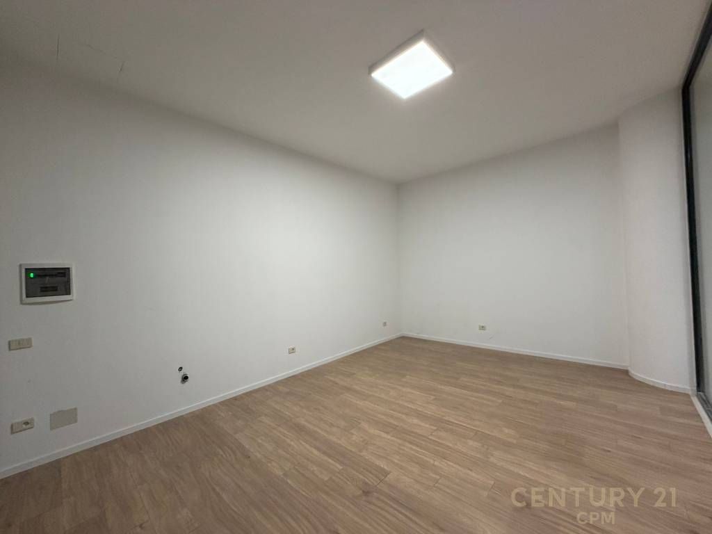 COMMERCIAL SPACE FOR RENT AT GOLDEN TOWER RESIDENCE! 700 € /Month
