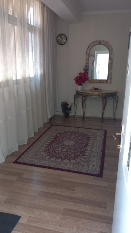 Shitet apartament 2+1 ne Qender tek Bulevardi Zogu I