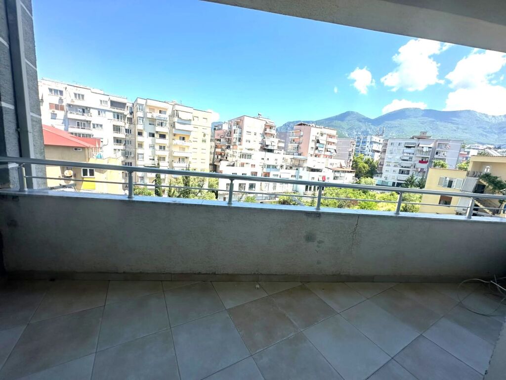 APARTAMENT 2+1+BALLKON ME QIRA AFER RRETHIT TE FRESKUT