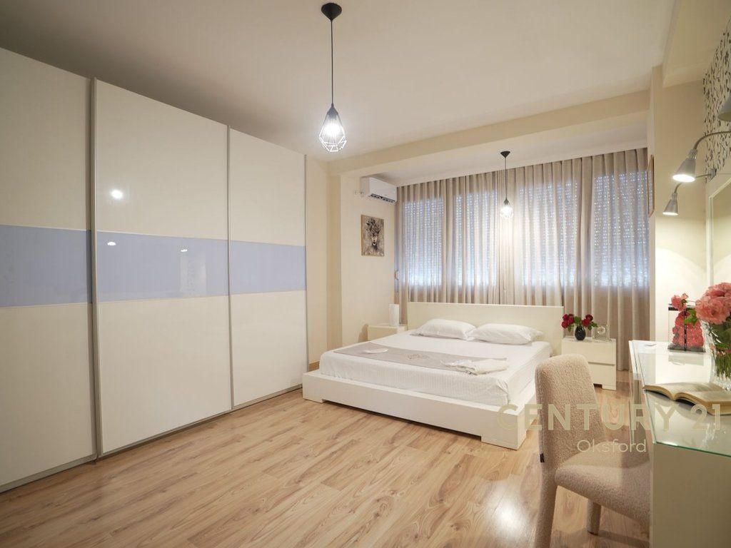 Japim me Qira Apartament 2+1+2 tek Komuna e Parisit,Tirane! 1,000 € /Muaj