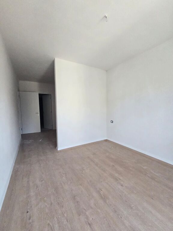 Apartament 2+1 per shitje Ish Fusha e Aviacionit