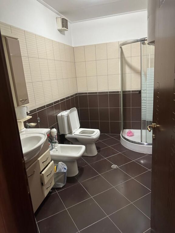 Jepet apartament me qera