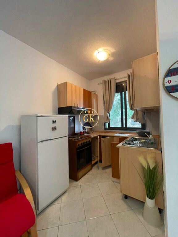 🏡 Apartament Me Qera 1+1 + Ballkon Pranë Majestic Shkembi Kavajes