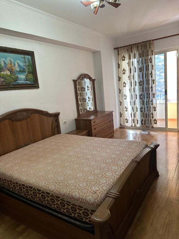 Jepet apartament me qera