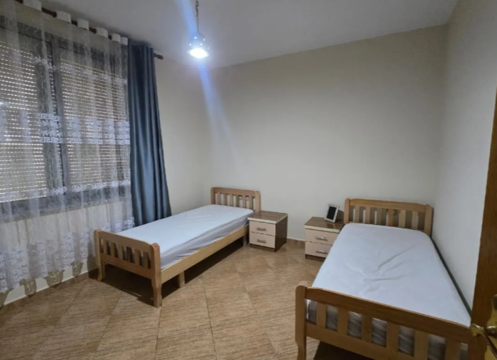 Jepet Apartament 2+1 me Qira te Rruga Kosovareve!