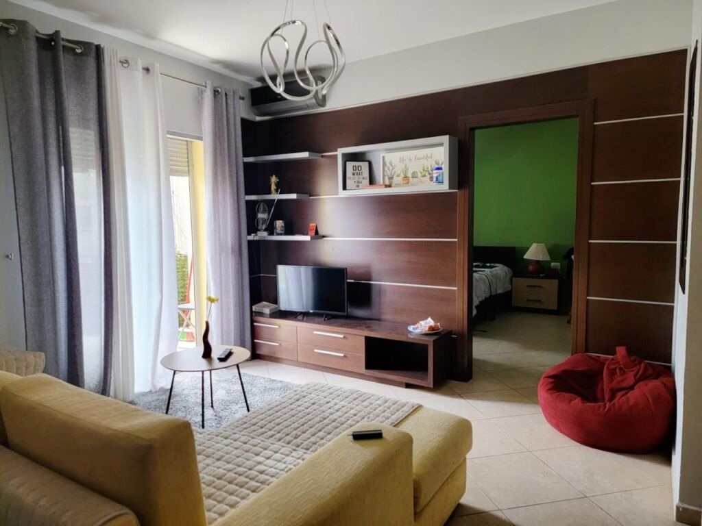 Apartament 1+1 me qera ne Ali Dem tek Fax News