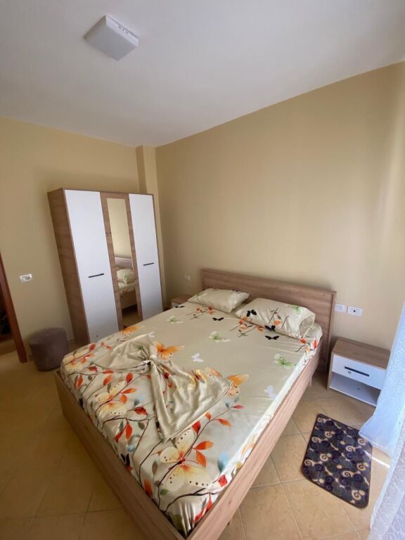 Jepet Apartament 1+1 me qera te Shkembi Kavajes