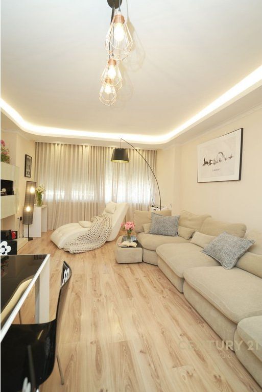 Japim me Qira Apartament 2+1+2 tek Komuna e Parisit,Tirane! 1,000 € /Muaj