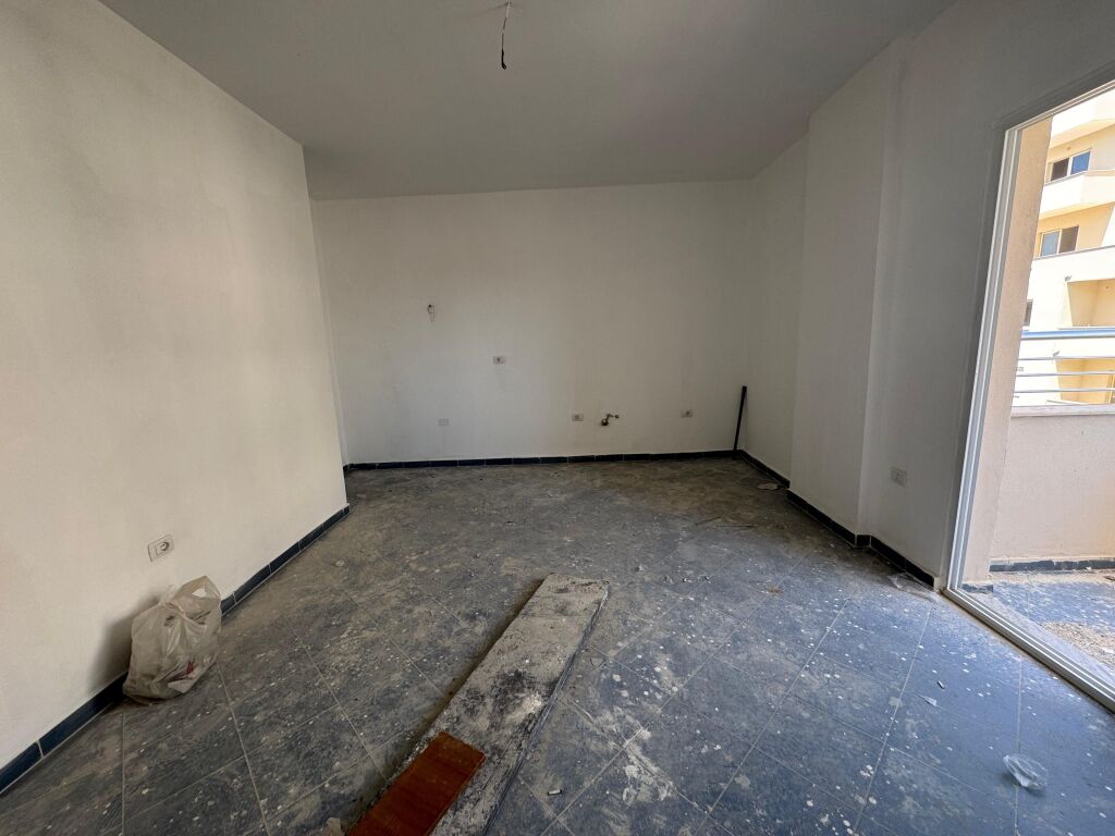 Shitet Apartament 1+1