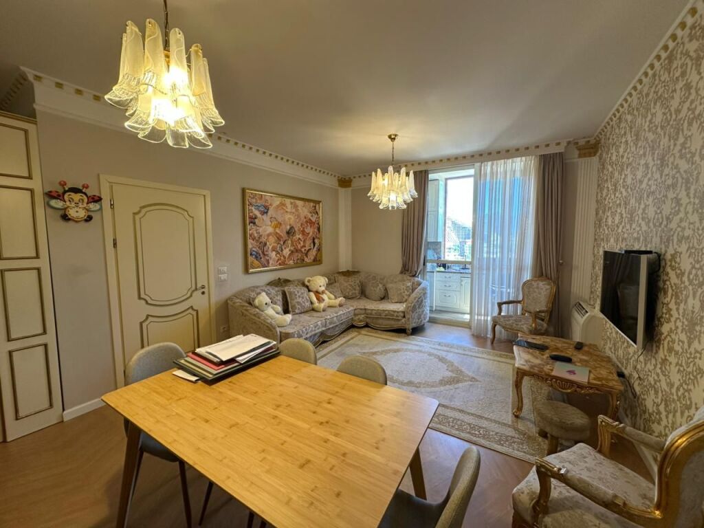 Apartament 1+1 per qira tek Komuna e Parisit.
