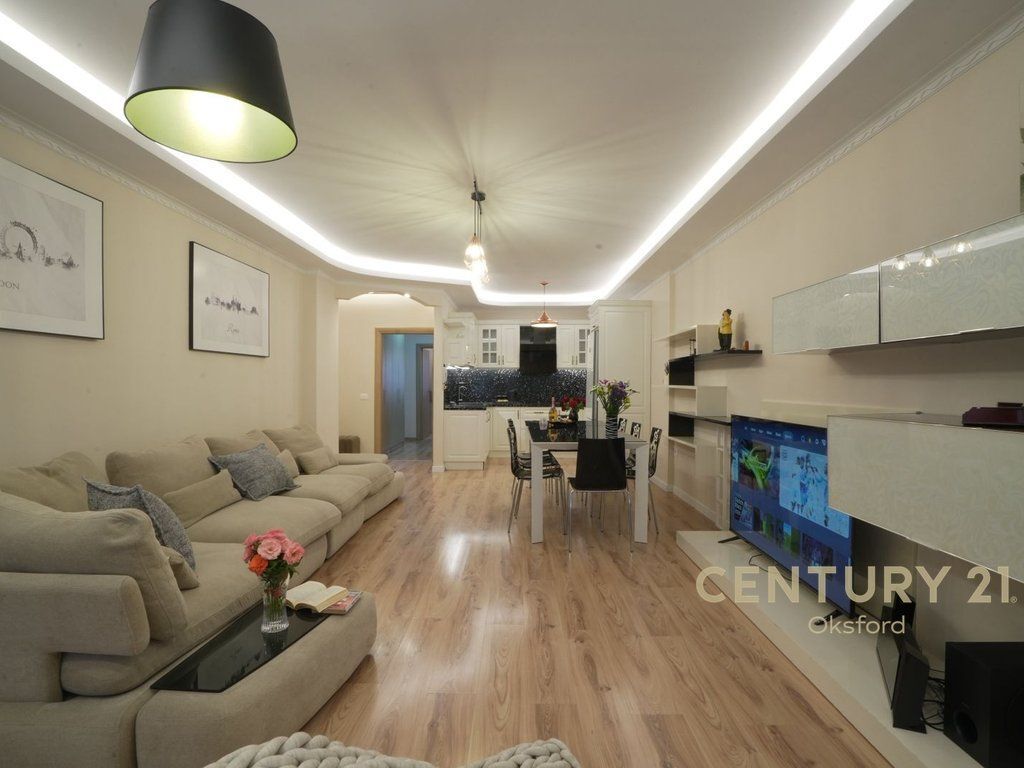 Apartament 2+1+2 per qira tek Komuna e Parisit