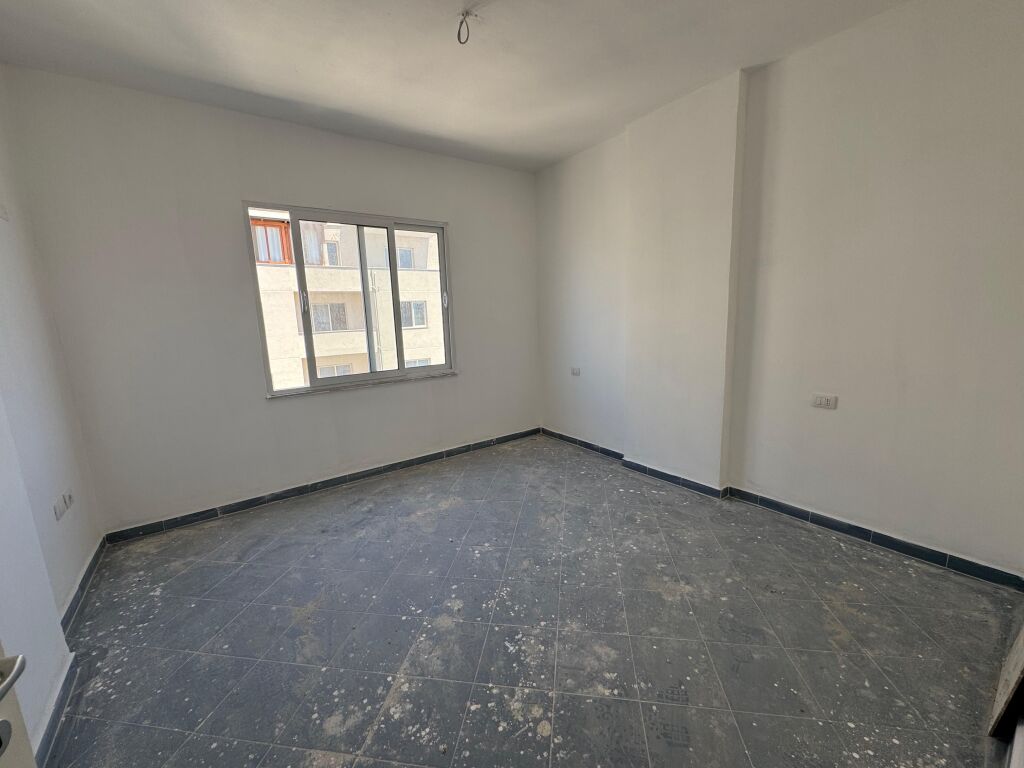 Shitet Apartament 1+1
