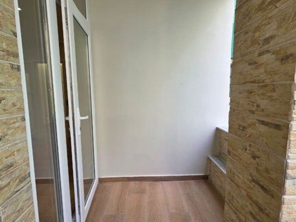 Shitet ,Apartament 1+1, Komuna e Parisit, Tirane