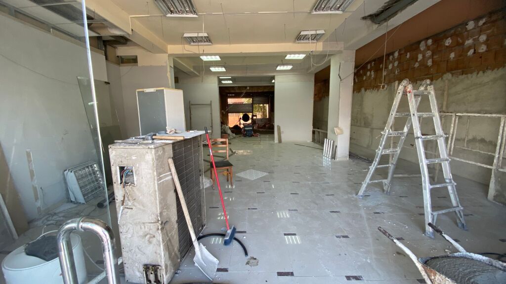 Premises by the road for rent !!