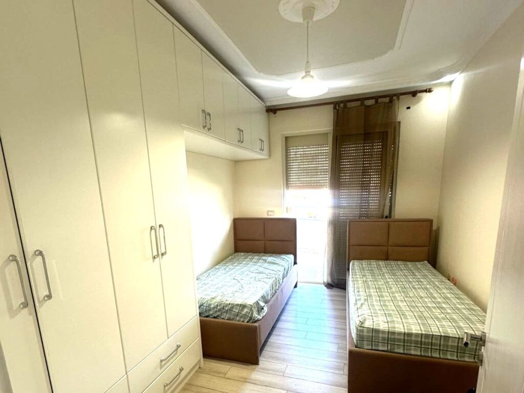 APARTAMENT 2+1+BALLKON ME QIRA AFER RRETHIT TE FRESKUT